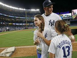 Álex Rodríguez estuvo acompañado de sus hijas en su último partido con los Yankees. AP /  K. Willens