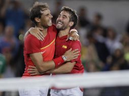 Nadal (izquierda) ganó el oro apenas un par de horas después de avanzar a la Semifinal de individuales. AP / C. Krupa