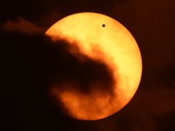 Venus tiene alrededor de 800 grados kelvin y para este astro el Sol no sale por el este, como en la Tierra, sino por el oeste. AFP / ARCHIVO