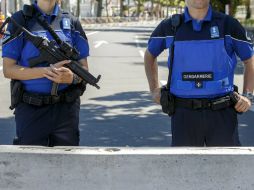 Al lugar del ataque se desplaza un contingente masivo de policías, bomberos, ambulancias y helicópteros de rescate. EFE / S. Di Nolfi