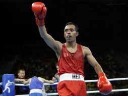 El pugilista guerrerense se mostró dominante al ganar en dos de los tres rounds. AP / F. Franklin II