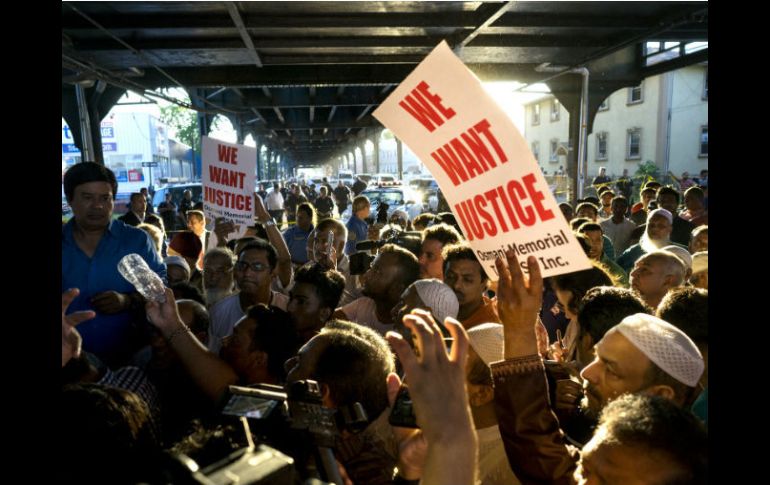 Este sábado se reunieron más de cien personas a exigir justicia por la muerte del líder y su colaborador. AP / C. Ruttle