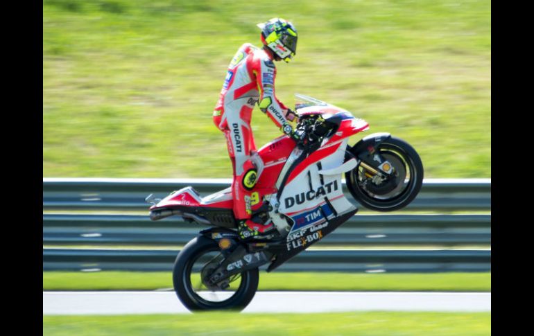 Andrea Iannone tomó la iniciativa para buscar su primera victoria con la Ducati. AFP / ARCHIVO