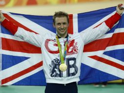 En la ronda preliminar, Jason Kenny cronometró 9.551 para imponer récord olímpico con una velocidad de 75.384 km. AP / P. Semansky