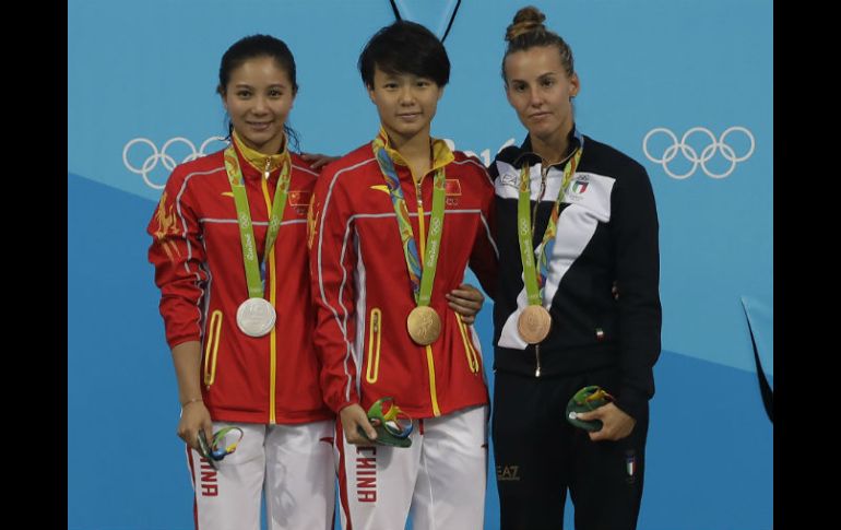 Tingmao Shi (c), subcampeona en Londres 2012, acumuló la mejor puntuación durante los cinco saltos. AP / W. Maye-E