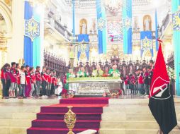 Misa. El cardenal José Francisco Robles Ortega (izquierda) en la celebración eucarística de ayer en la Catedral. EL INFORMADOR / A. Camacho