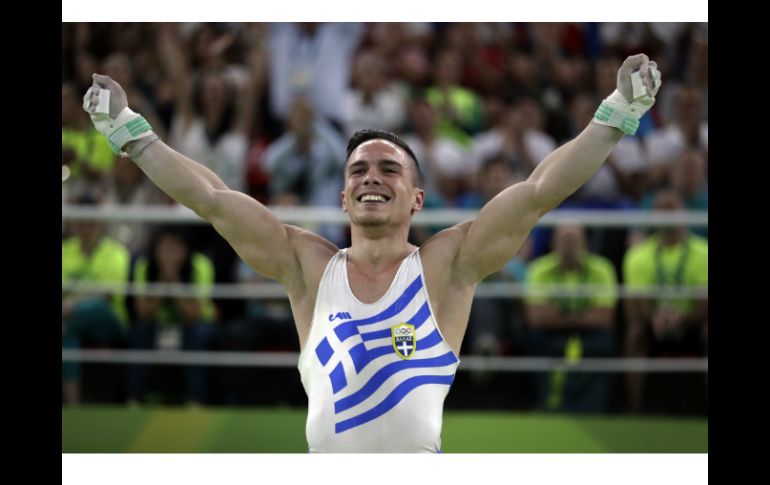 Eletherios Petrounias se convierte en el tercer gimnasta griego que gana el oro olímpico en las anillas. AP / J. Cortez