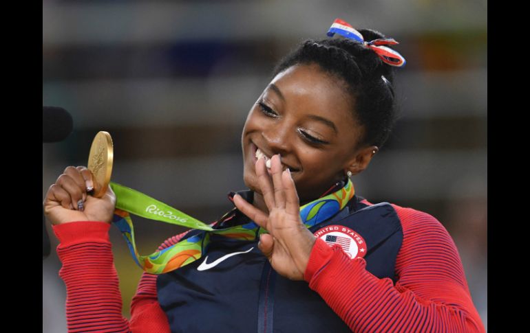 Con 19 años, un talento arrollador y el récord de títulos mundiales, Biles agrandó su leyenda en Río. AFP / T. Kitamura