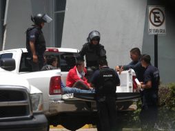 Los normalistas advierten que continuarán con sus acciones hasta que sean liberados sus 38 compañeros detenidos el lunes. SUN / A. Solís