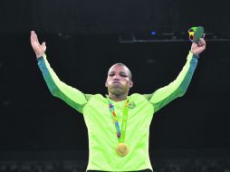 Premiación. Robson Conceiçao hizo sonar las notas del himno de Brasil en la Arena Riocentro. AFP / Y. Cortez