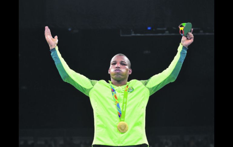 Premiación. Robson Conceiçao hizo sonar las notas del himno de Brasil en la Arena Riocentro. AFP / Y. Cortez