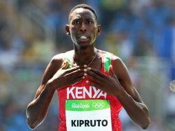 Kipruto venció con un tiempo de 8:03.28, al mismo tiempo que impuso récord olímpico. EFE / S. Suki