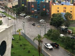 Avenida de las Rosas, otro punto conflictuado por la lluvia de hoy. FACEBOOK / María Antonietta Figueroa