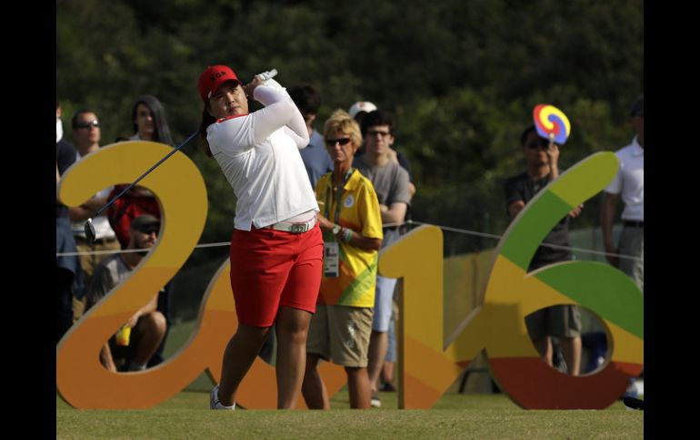 Inbee Park domina sin problemas el golf femenil de Rio 2016 luego de dos rondas. AP / A.Grant