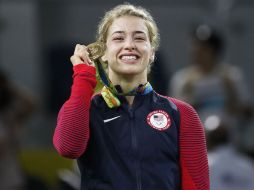 La norteamericana Helen Louise Maroulis con su medalla de oro. AP / M.Schreiber