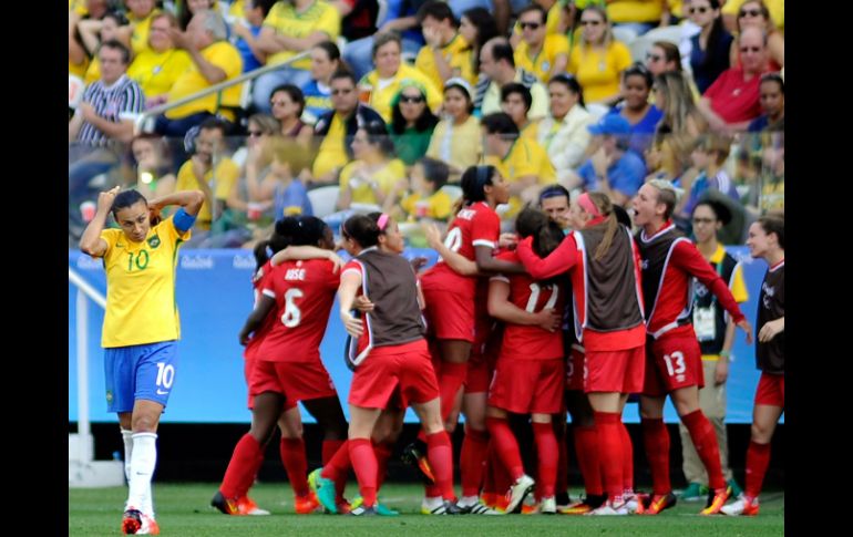 Deane Rose, a los 25 minutos, y Christine Sinclair, a los 52, marcaron los goles del partido. EFE / A. Morici