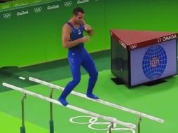 Danell Leyva expresó de una manera muy sensual su alegría por ganar dos medallas de plata. ESPECIAL /