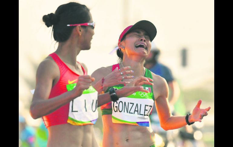 Dominadora desde el inicio hasta 50 metros antes de la meta, María Guadalupe González (derecha) se colgó la plata. SUN /