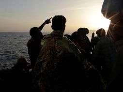 Los sobrevivientes narraron que el bote comenzó a tomar agua unas horas después de zarpar de Libia, y eventualmente se hundió. EFE / Y. Nardi