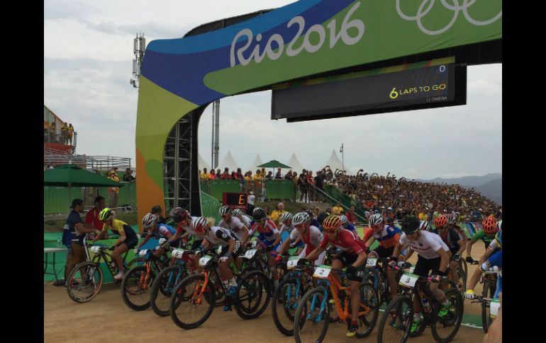 La merecedora de la presea dorada fue la sueca Jenny Rissveds, con un tiempo de 1:30:15, seguida por la suiza Maja Wloszczowska. TWITTER / @CONADE