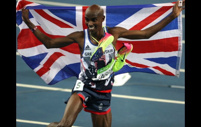 Farah celebra su triunfo la noche de este sábado en Río 2016. EFE / A. Lacerda