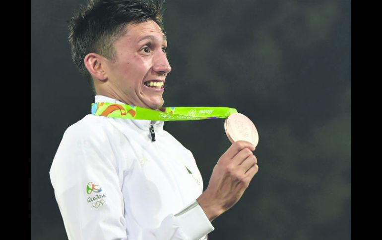 Ismael Hernández le dio a México su primer medalla (bronce) en la disciplina de Pentatlón Moderno. AFP /