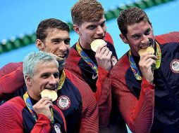 Lochte y tres compañeros del equipo de natación causaron daños en el baño de una gasolinera y guardias armados les exigieron pagar. TWITTER / @RyanLochte