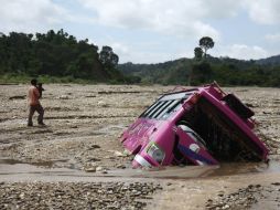 La mayor parte de los heridos pudieron ser rescatados porque el autobús cayó a una zona con poco nivel de agua. AP / ARCHIVO