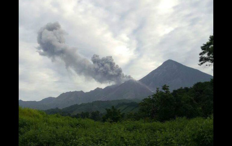 A pesar de la exhalación, las autoridades señalan que no ha sido necesario ordenar evacuaciones en la zona. TWITTER / @ConredGuatemala