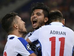 'Tecatito' Corona concretó la goleada 3-0 para los blanquiazules a través de un esfuerzo individual. EFE / M. Brambatti