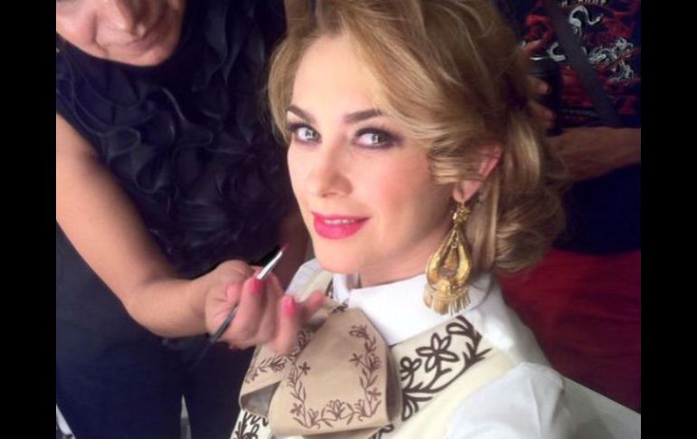 Mientras tanto, 'La Chule' continúa trabajando en el teatro y las telenovelas. TWITTER / @aracelyarambula