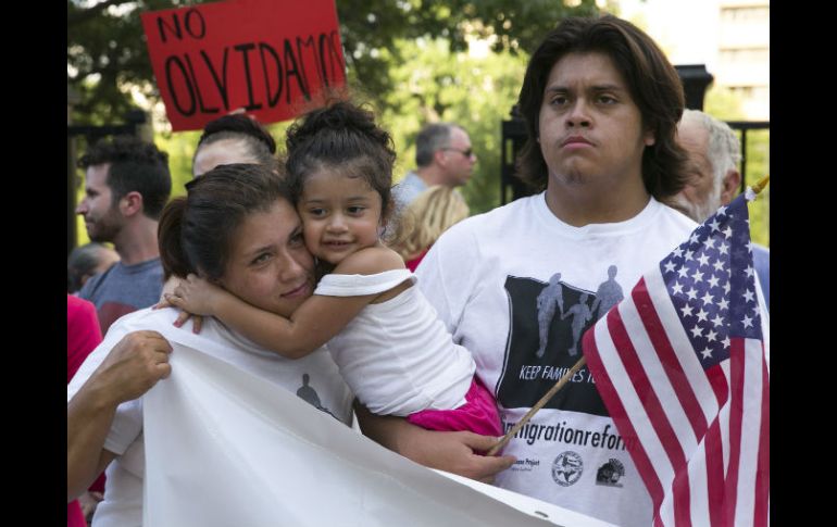 El 60 por ciento de los inmigrantes elegibles para los programas no viven en los estados que demandaron. AP / ARCHIVO