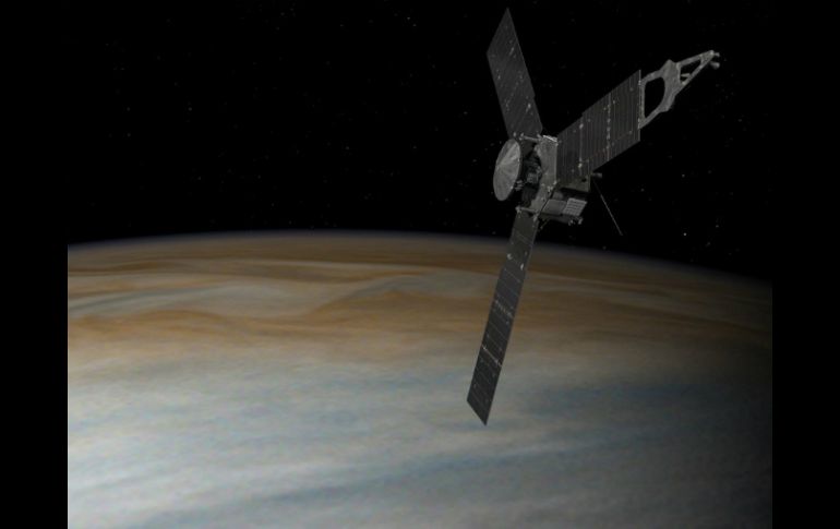 La nave espacial Juno se colocará  a unos cuatro mil 200 kilómetros sobre los remolinos de nubes de Júpiter. TWITTER / @NASAJuno