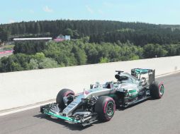 Lewis Hamilton. El piloto británico en una de sus vueltas de ayer en  Spa-Francorchamps. EFE /