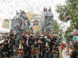 Las calles de Guadalajara fueron el escenario por donde desfilaron contingentes y carros alegóricos con mariachi y charrería. EL INFORMADOR / J. Camacho