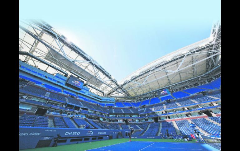 Los organizadores presumirán del techo retráctil sobre el Estadio Arthur Ashe a pesar de que tal vez no llueva. AP /