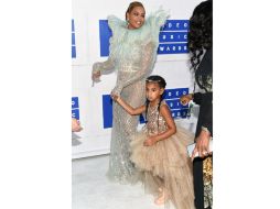 Blue Ivy Carter portó un vestido de Mischka Aoki, con valor de diez mil 950 dólares. AP / E. Agostini