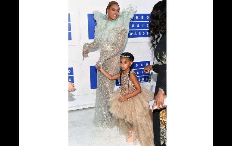 Blue Ivy Carter portó un vestido de Mischka Aoki, con valor de diez mil 950 dólares. AP / E. Agostini