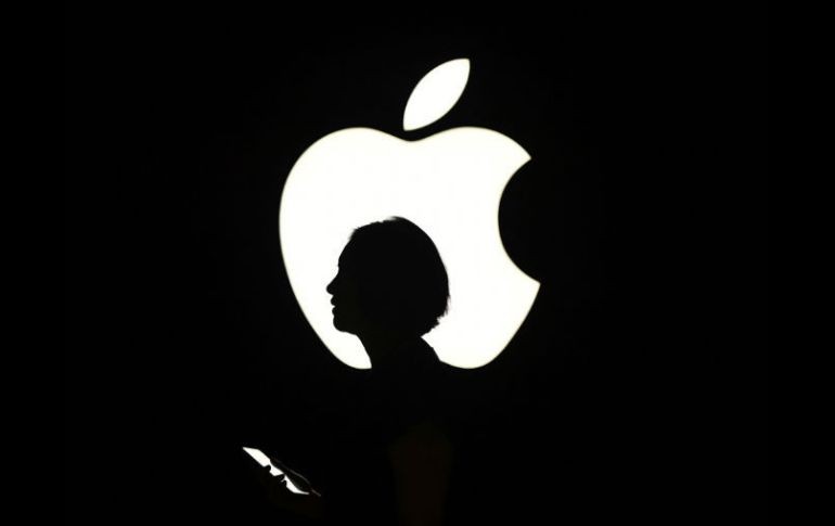 La empresa eludió el pago de impuestos sobre la mayor parte de sus beneficios generados por la venta de productos Apple. AFP / J. Edelson