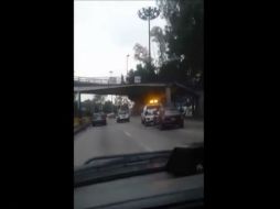 Automovilista que tomó el video asegura que las grúas iban echando carreritas el sábado 27 de agosto del año actual. YOUTUBE / Billy Curtis