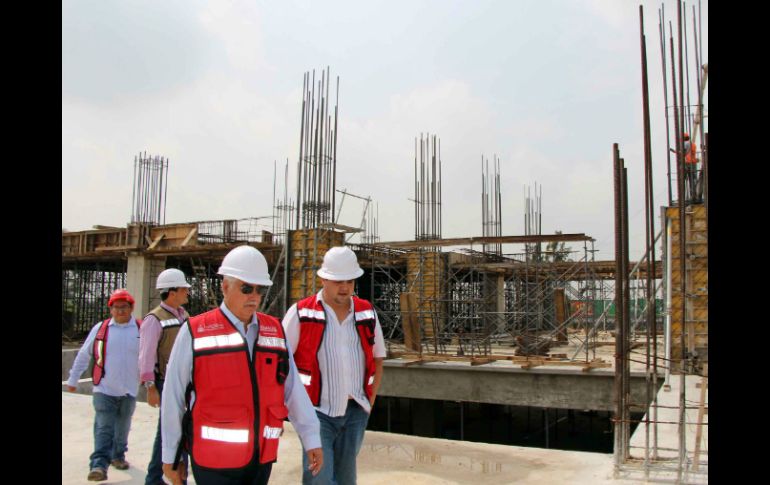 Cruces Mada estuvo en el lugar para supervisar las obras en la zona. ESPECIAL / Secretaría de Salud Jalisco