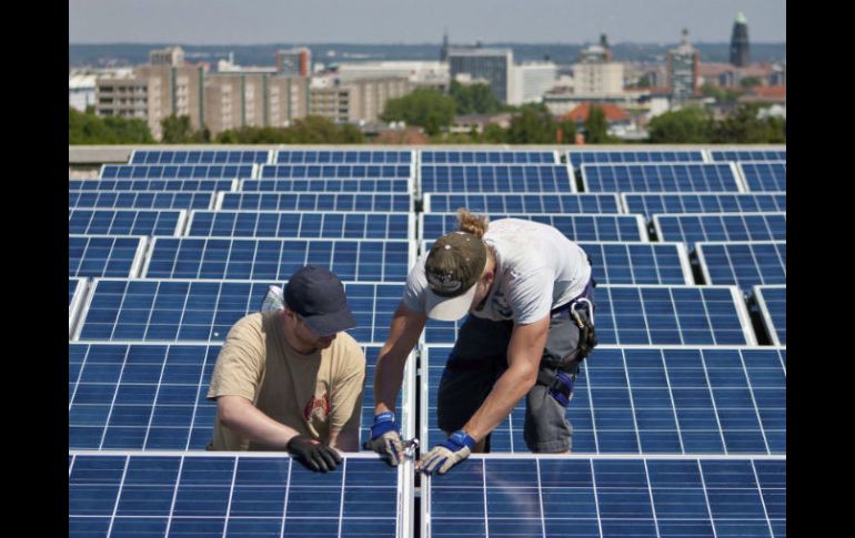 Se espera que empresas de paneles solares para escuelas se instalen en el Estado. EFE / ARCHIVO