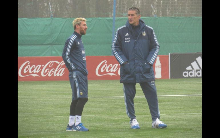 El nuevo entrenador albiceleste, Edgardo Bauza, dijo que Messi está bien y no lo descarta para el partido rumbo a Rusia 2018. TWITTER / @Argentina