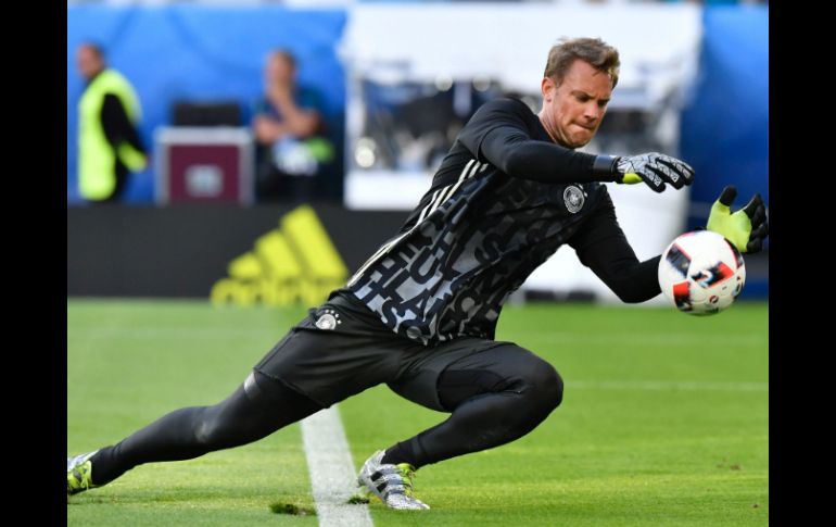 Neuer sucede a Bastian Schweinsteiger, que se enfundó el brazalete de capitán una vez dejó la ''Mannschaft'' Philipp Lahm en 2014. AFP / G. Gobet