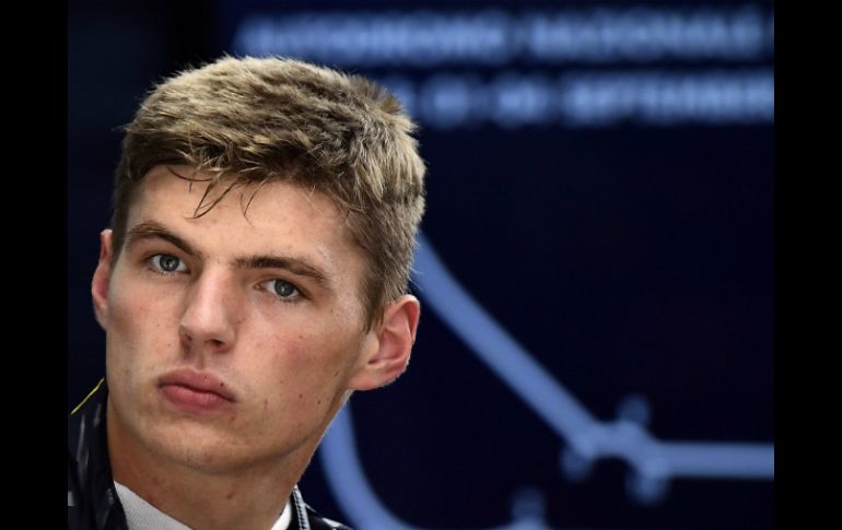 En Bélgica, Verstappen se acercó peligrosamente a los vehículos de Ferrari y usó técnicas agresivas para impedirles el paso. AFP / G. Bouys