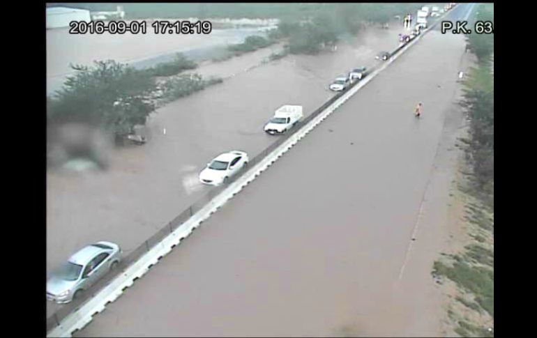 Imagen de la carretera de Guadalajara-Colima en el km 63, afectada por las intensas lluvias. TWITTER / @PCJalisco