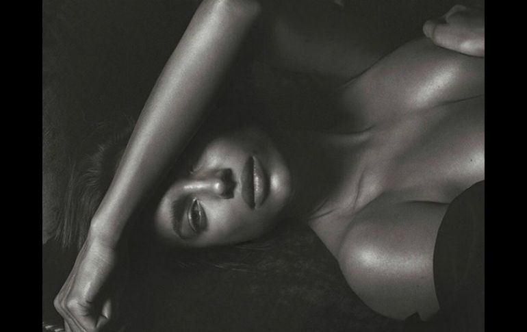 En blanco y negro, Irina Shayk mostró sus encantos que quedaron capturados por el fotógrafo Mario Sorrenti. INSTAGRAM / irinashayk