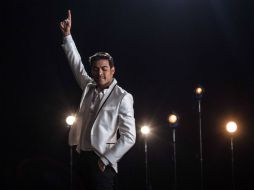 Carlos rivera llega para rendirle homenaje a Juan Gabriel, con quien cantó en el disco 'Los Dúo 2'.  /