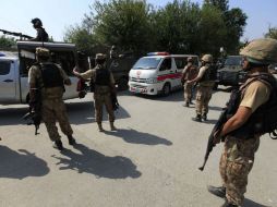 En Peshawar, cuatro terroristas se enfrentan durante más de una hora con fuerzas de seguridad paquistaníes. EFE / B. Arbab