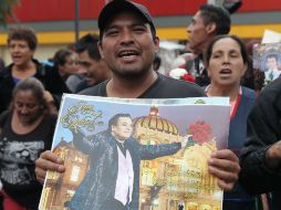 También se aprobó por unanimidad que una plaza del centro de la ciudad lleve su nombre. EFE / A. Cruz